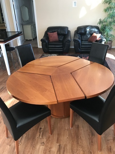 Alaska's List : Expanding Dining Table and 8 Chairs For Sale