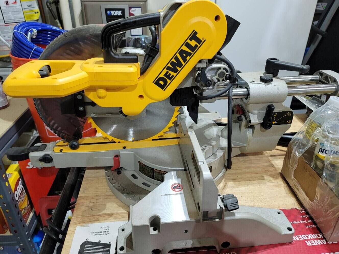 Alaska's List DeWalt 10" Compound Miter Saw For Sale