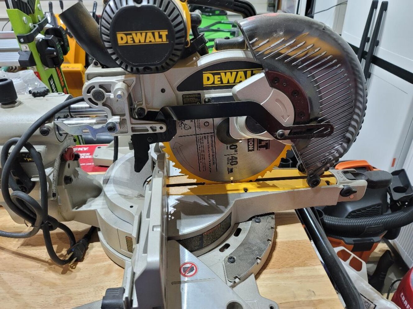 Alaska's List DeWalt 10" Compound Miter Saw For Sale